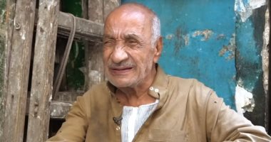 عمره ٩٠ سنة.. حكاية عم عيسى من أشهر مبيض فى عابدين لصاحب محل تأجير سلالم