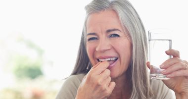 5 فيتامينات ومعادن يحتاجها جسمك لمواجهة مرحلة الشيخوخة.. تعرف عليها