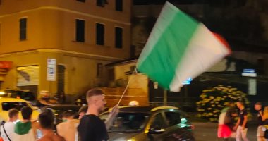 الإيطاليون يحتفلون بالأعلام بعد الفوز  بـ"يورو 2020" على حساب إنجلترا.. فيديو وصور