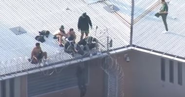 لقطات جوية لحريق سجن فى أستراليا ومحاولة هروب فاشلة للمساجين.. فيديو