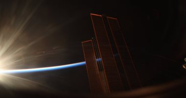 شاهد صورة مميزة للمحطة الفضائية لحظة شروق الشمس