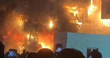 فيديو وصور.. حريق محل لعب أطفال وراء امتداد النيران لمعارض سجاد بالطالبية