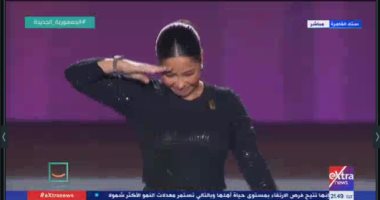 شيرين تلقى التحية العسكرية أمام الرئيس بمؤتمر حياة كريمة.. وتغنى "مصر دايما"