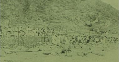 صورة تاريخية لعمال يبنون سد مكة المكرمة المائى قبل 80 عاما