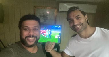 محمد جمعة يحتفل مع كريم فهمي بفوز الأهلي بدورى أبطال أفريقيا