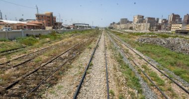 إزالة التعديات بحرم السكة الحديد بمحرم بك بالإسكندرية تمهيدا لتنفيذ مشروع القطار السريع