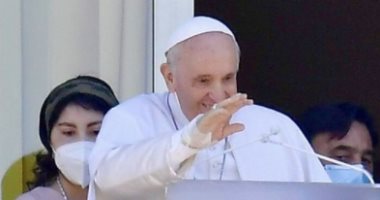 بعد أسبوعين من الجراحة.. البابا فرانسيس يظهر من نافذة الفاتيكان