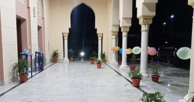 استقبال حافل للركاب وتزيين مسجد فيصل بمطار القاهرة احتفالا بالعيد
