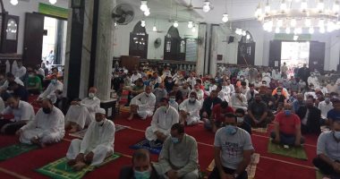 فيديو .. توافد المصلبين على المساجد لأداء صلاة العيد بالمنيا وكفر الشيخ وبنى سويف