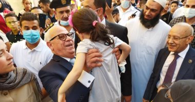 محافظ بورسعيد يشارك أهالي "فاطمة الزهراء" فرحة العيد بعد تطوير المنطقة.. صور