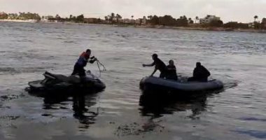 انتشال 4 جثث بحادث سقوط سيارة من معدية بنهر النيل بالجيزة