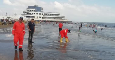البيئة: مسحنا الشواطئ المتضررة من التلوث الزيتى ببورسعيد