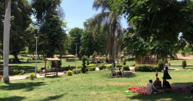 توافد الزوار على حدائق وزارة الرى بالقناطر الخيرية والمركز الثقافى الإفريقى