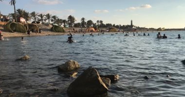 شواطئ شمال سيناء تشهد إقبالا من الأهالى فى رابع أيام العيد