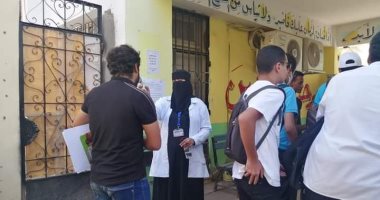 إسعاف أسوان ينقل طالبة تعرضت لوعكة صحية أثناء امتحان الفيزياء.. صور