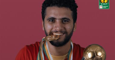 محمد محمود يقلد ديانج من دكة مباراة الأهلي وأسوان.. فيديو