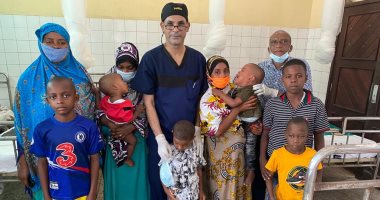 جامعة أسوان تجرى 8 عمليات جراحية خلال قافلة طبية بدولة تنزانيا.. صور