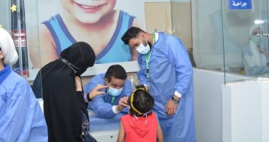 جامعة أسيوط تتابع القافلة الطبية المجانية لفحص والكشف على 30 طفلاً ليبيا