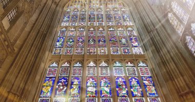 تعرف على تفاصيل أقدم نوافذ زجاجية ملونة فى كاتدرائية كانتربرى ببريطانيا.. صور
