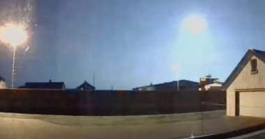 كاميرا مراقبة ترصد لحظة إضاءة نيزك كبير سماء جنوب النرويج.. فيديو