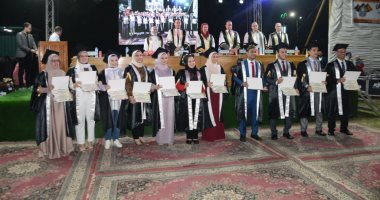 جامعة أسيوط تشهد حفل عيد الخريجين الـ 54 من أبناء كلية الطب.. صور