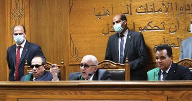 تأجيل محاكمة الهارب محمد على و102 آخرين بتهمة التحريض على العنف لـ24 أغسطس
