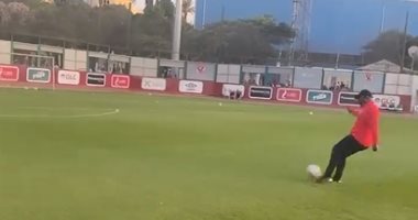 موسيمانى يسجل هدفا رائعا للأهلى من نصف الملعب فى عيد ميلاده.. فيديو