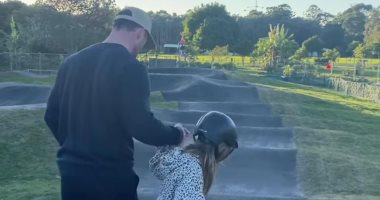 كريس هيمسوورث يتحول إلى مدرب تزلج وخيول مع ابنته.. فيديو وصور