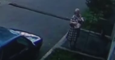 لسه ليه عمر.. عجوز روسية تنقذ طفلا سقط من نافذة مفتوحة "فيديو وصور"