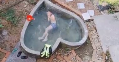 "قلب الأم".. حمام سباحة صممته صينية لحماية أطفالها من الغرق .. اعرف قصته