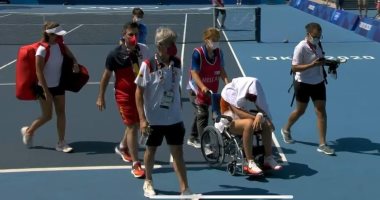 باولا بادوسا تنسحب من مباراة التنس وتغادر على كرسى متحرك بسبب ارتفاع درجة الحرارة