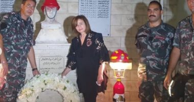 إلهام شاهين تزور النصب التذكاري لشهداء مرفأ بيروت في الذكرى الأولى للانفجار 