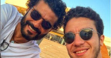 خالد النبوي مع ابنه نور فى الإجازة الصيفية:من الممتع قضاء الوقت معك يا بينو