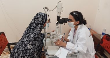 الكشف وتقديم العلاج لأكثر من 420 مواطنا وتوفير 52 نظارة طبية فى قافلتين ببنى سويف
