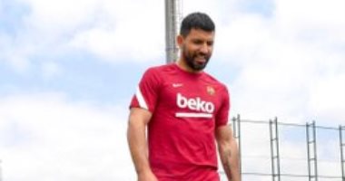 أجويرو ينضم لتدريبات برشلونة استعدادًا للموسم الجديد.. صور