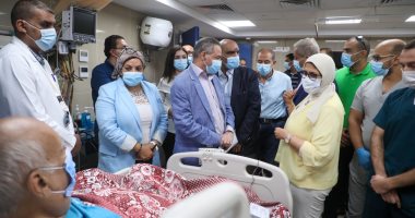 وزيرة الصحة تزور مستشفى العلمين النموذجى وتتابع عمل سيارت الإسعاف والأكشاك الطبية على الطريق