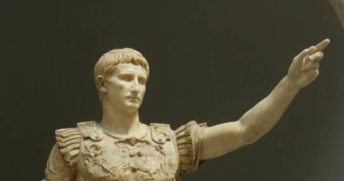 كيف أدى اغتيال يوليوس قيصر إلى سقوط الجمهورية الرومانية؟