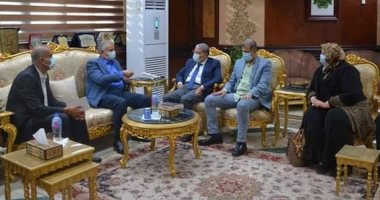 محافظ المنيا يستقبل رئيس مكتبات مصر العامة ويؤكد دور الثقافة فى غرس قيم الانتماء