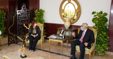 سفير بغداد بمصر يبحث مع رئيسة اتحاد المستثمرات العرب فرص إعادة إعمار العراق
