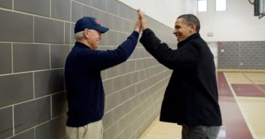 جو بايدن يوجه رسالة لباراك أوباما فى عيد ميلاده: فخور بأن أدعوك أخ وصديق