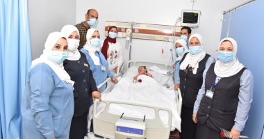 جامعة عين شمس تحقن طفلتين مريضتين بضمور العضلات ضمن المبادرة الرئاسية