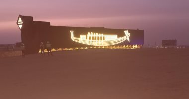 صور نقل مركب خوفو من الأهرامات إلى المتحف الكبير