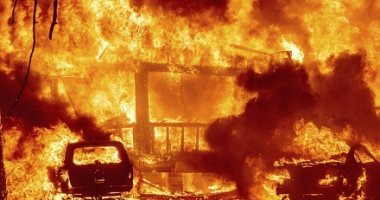 حريق ديكسي يدمر مدينة جرينفيل التاريخية في كاليفورنيا.. ألبوم صور