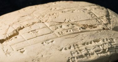 هل نظرية فيثاغورس منقولة من البابليين؟ لوح طينى عمره 3700 عام يجيب