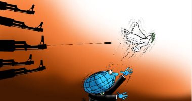 حمامة السلام تغادر "الأرض" بسبب الحروب فى كاريكاتير إماراتى