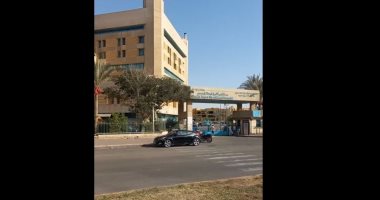 دنيا وإيمى أمام ثلاجة الموتى..6ساعات بالمستشفى بعد وفاة دلال عبد العزيز (فيديو)
