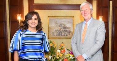 نبيلة مكرم تبحث مع السفير الهولندى ترتيبات زيارة وزيرة الهجرة الهولندية لمصر