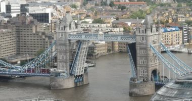 شاهد لحظة تعطل جسر لندن الشهير بسبب خطأ تقنى