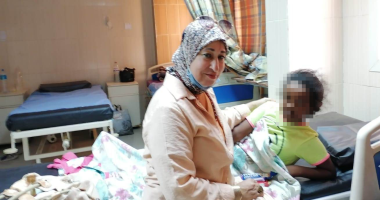 مستشفى "أسوان الجامعى" ينقذ طفلة تعرضت لعملية ختان على يد "مسعف"