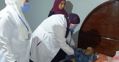 بعد توجيه الرئيس بعلاج "مريم".. نقل الطفلة مريضة تساقط الشعر لمعهد ناصر.. فيديو وصور